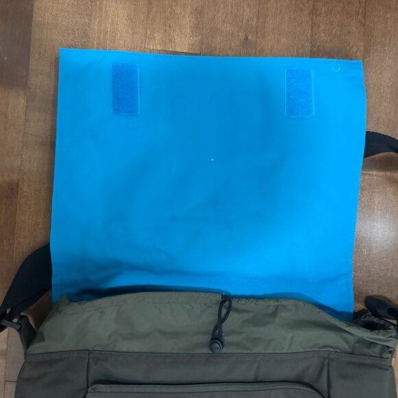 Golla Genmob “Generation Mobile” Messenger Bag – Blue/ tinted Olive green - Picture 4 of 8